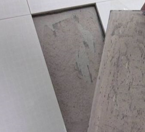 元谋瓷砖空鼓维修公司分享瓷砖铺贴时如果打浆（即涂抹在瓷砖背面和基层上的砂浆或瓷砖胶）过少，会带来以下问题